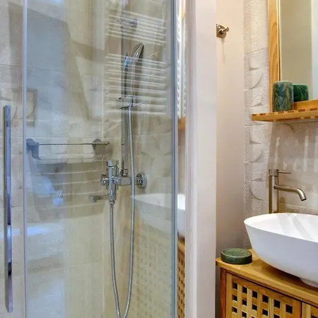 Heron's Path Ii Daire